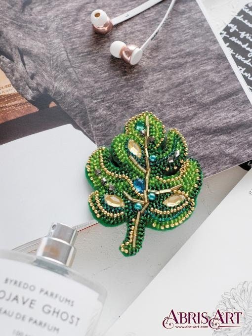 Bead embroidery brooch kit Monstera leaf Size: 2.7"×2.8" (6.8x7.1 сm)